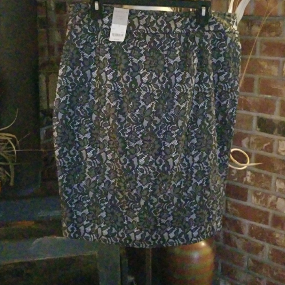 Worthington short pencil skirt.